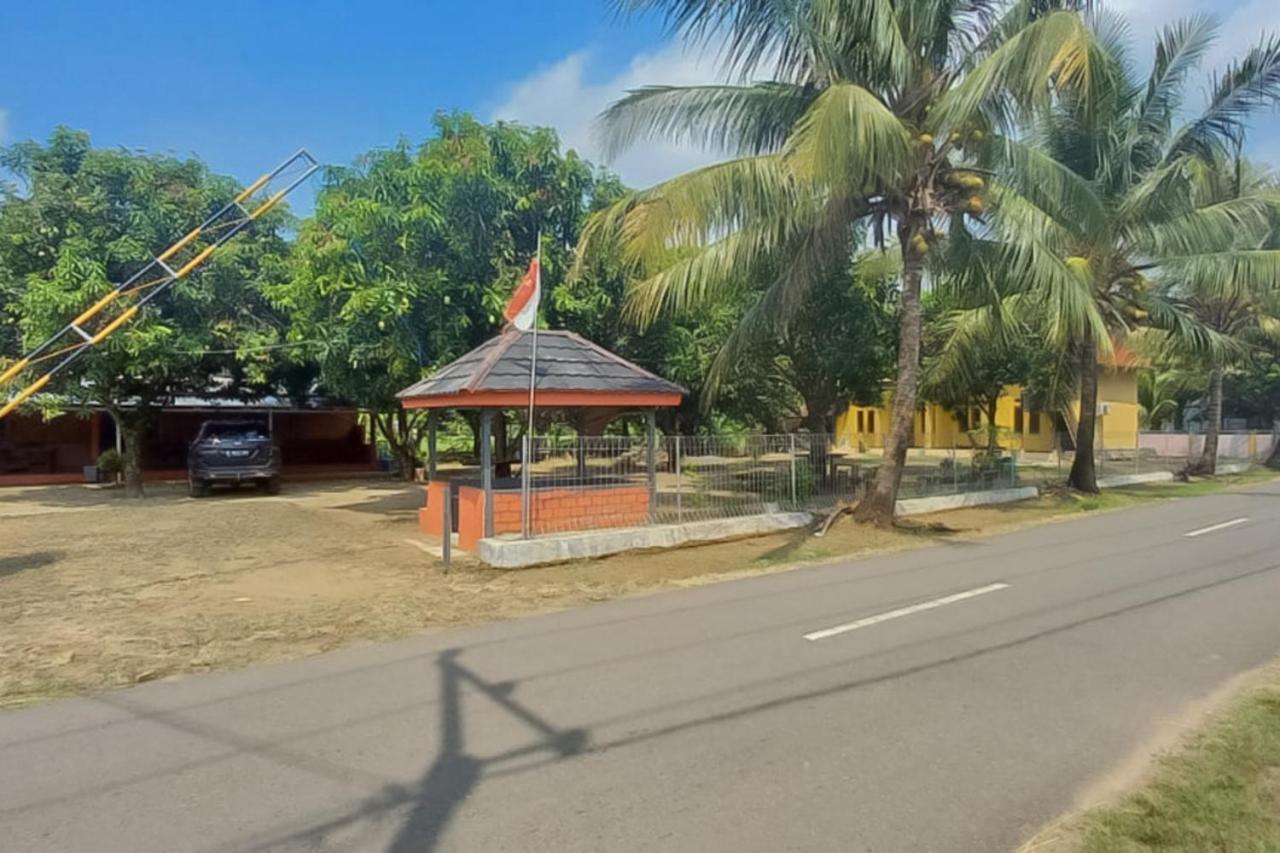 Готель Aa Bungsu Syariah Balekambang Ciletuh Sukabumi Redpartner Cilowa Екстер'єр фото